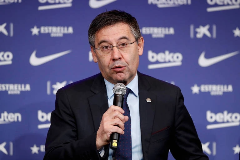 Diretores do Barcelona atacam presidente e pedem demissão