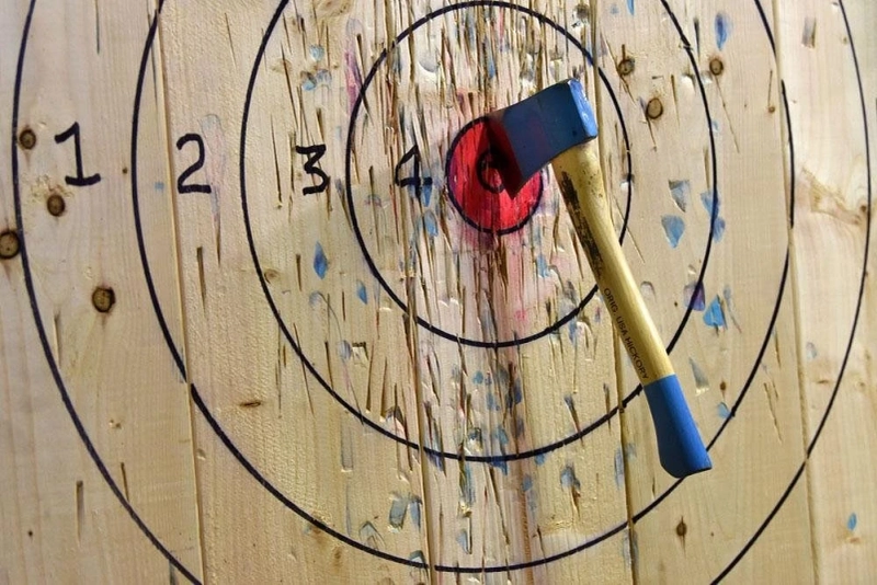 Give the Gift of Experience: Why Axe Throwing Gift Cards Are Perfect for Fun Group Activities