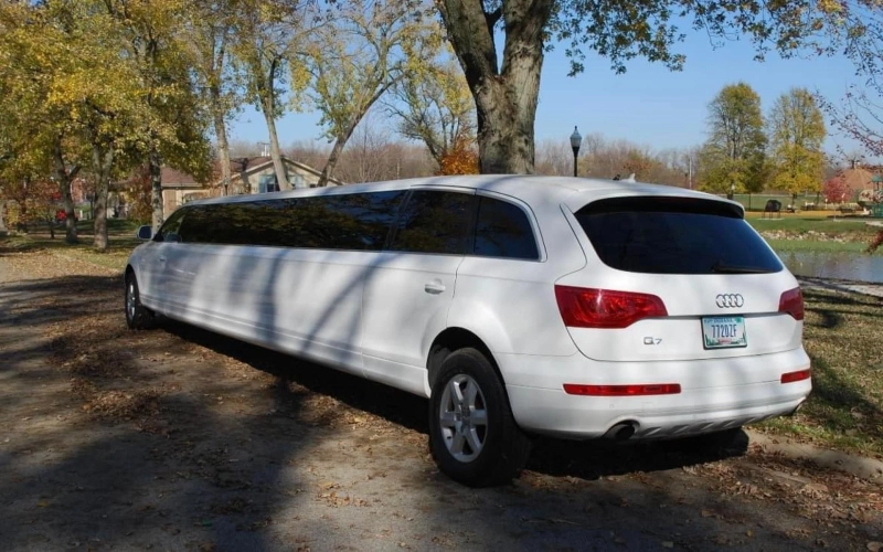 Prom Night Perfection: Elevating the Experience with Limo Rentals