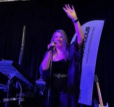 Live Musik für Hochzeit: Die perfekte Stimmung mit einer Live Band für den schönsten Tag im Leben