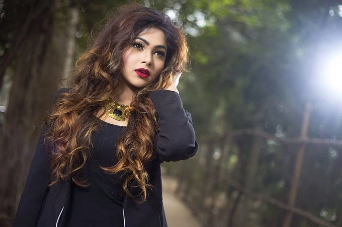 মেয়েদের পিক তোলার স্টাইল 2023