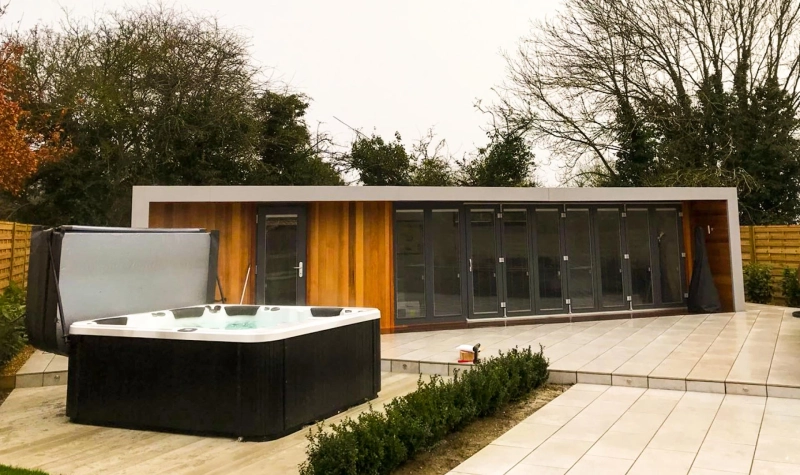 Hydrotherapy for Athletes: Speeding Recovery with Hot Tubs