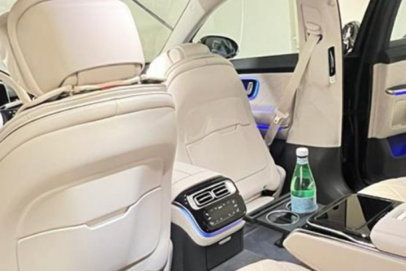 Hire chauffeured car services for professional travel experience