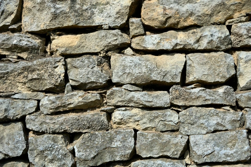 Antique Brick Veneer vs Field Stone vs Dry Stack Stone: What Renovators Should Know Before Choosing a Feature Wall