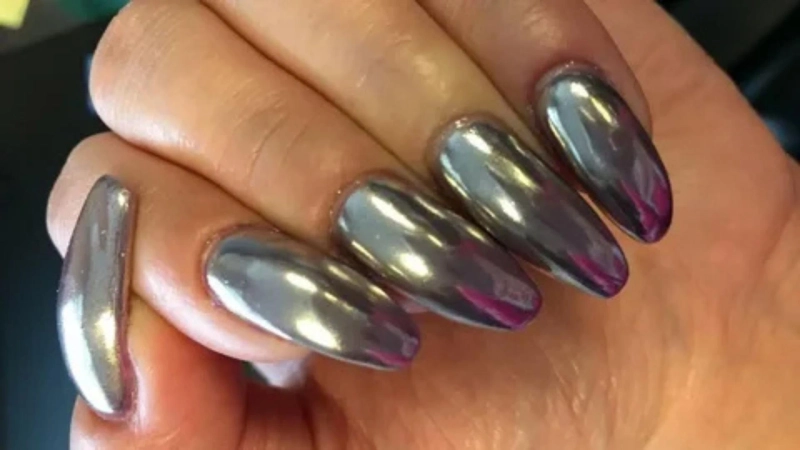 Achieve Stunning Reflection with Liquid Mirror Chrome for Shiny Nails