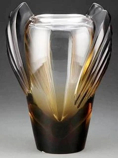 Discover the Best Method for Buying a Vintage Vase