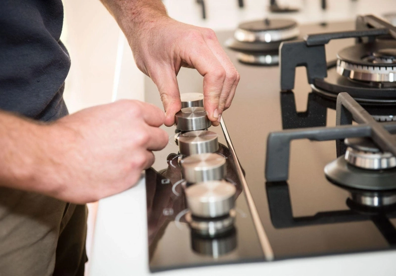 How can you hire services for electric cooker installation in Coventry?