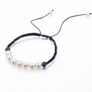 Pearl Bracelet: Purity Stylishly Redefined