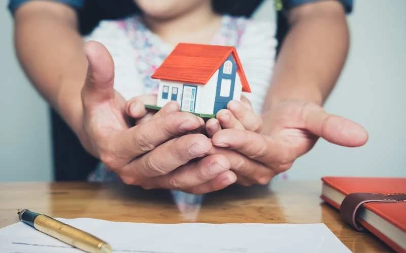 Financial Freedom: How Avoiding Mortgages Can Lead to a Debt-Free Life