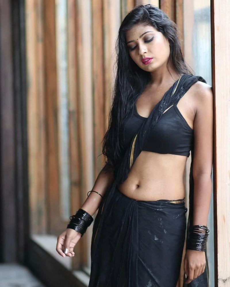 Indian Escorts In KL give Friendly Smiles to Naughty Styles