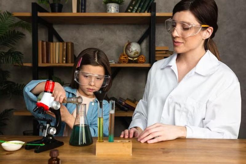 10 Ideas For Succeeding As A Science Teacher (plus FAQs)