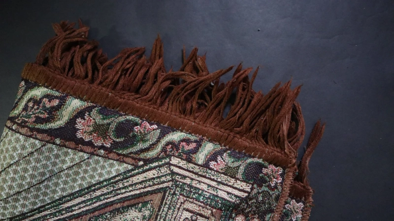 Prayer Mat For Muslim - A Necessity That Can't Beished