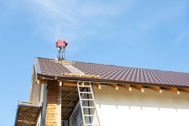 How to Choose Between Tile, Foam, and Metal Roofs for Your Scottsdale Home