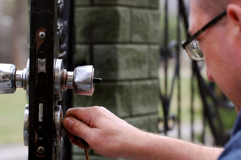 Smart Locks vs. Traditional Locks: What’s Best for Your Security?