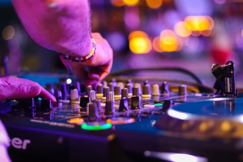 Benefits of Booking a Professional Wedding DJ for Your Ceremony and Reception