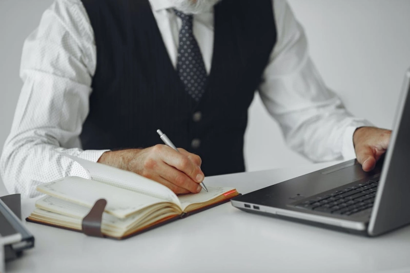 Ways Your Resume Should Differ from Your LinkedIn Profile