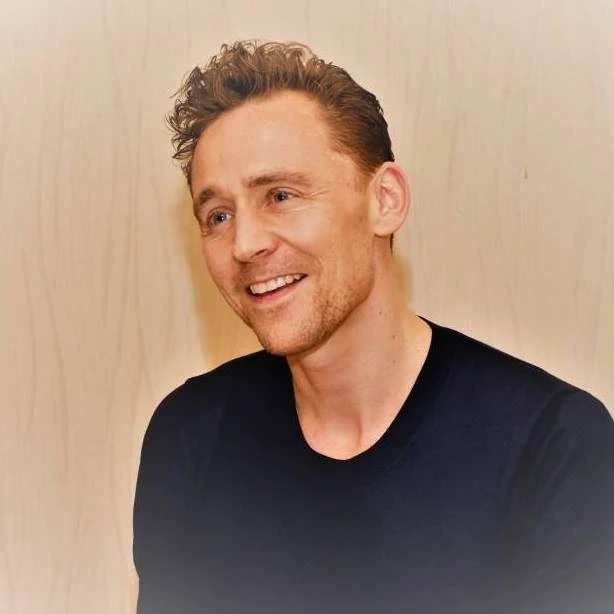 Tom Hiddleston Bio, Age, Net Worth, and More. - Celebrity Sphere
