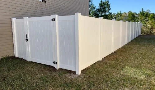 Prefab vs. Custom Vinyl Fence Panels – Which One Should You Choose?