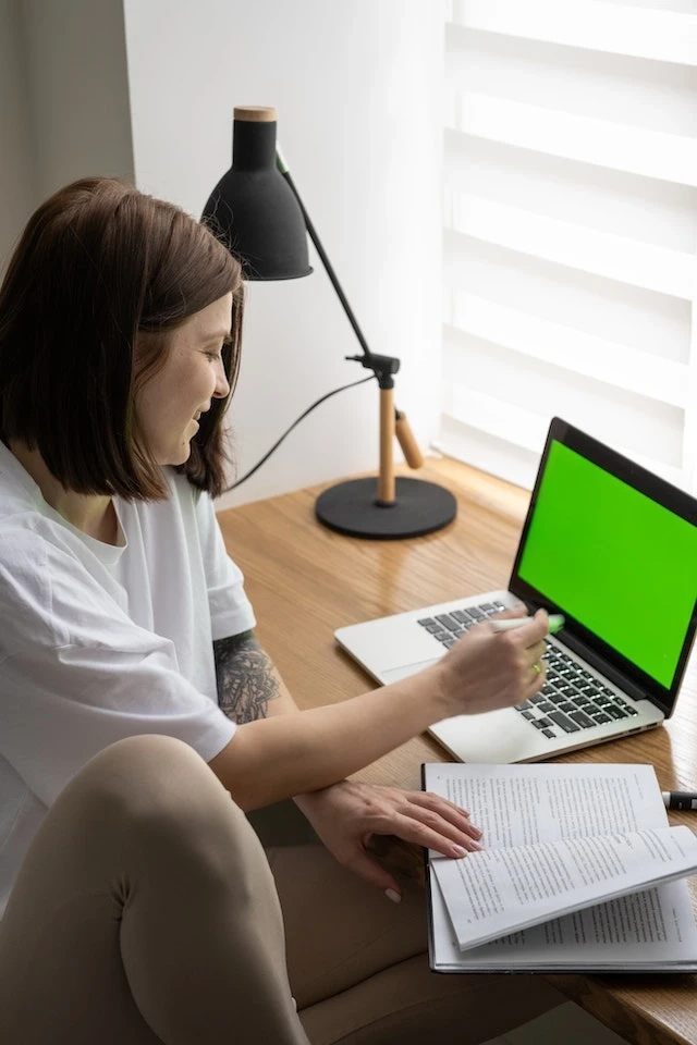 Online Exams vs Traditional Exams: Which is More Effective?