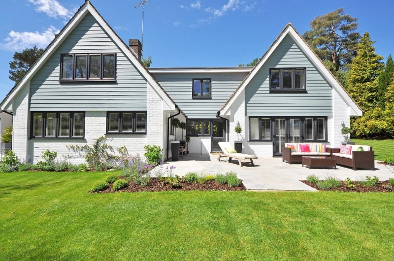 10 Essential Landscaping Tips for a Stunning Yard