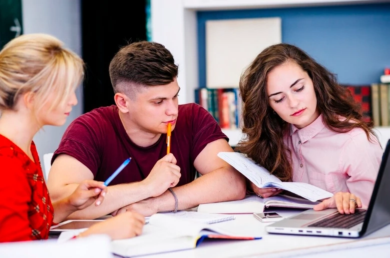 Developing Workforce Leaders Through Industry-Focused PGDM HR Programs 