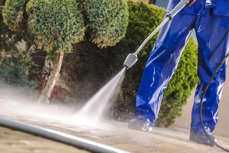 Comparing Pressure Washing and Soft Washing Methods