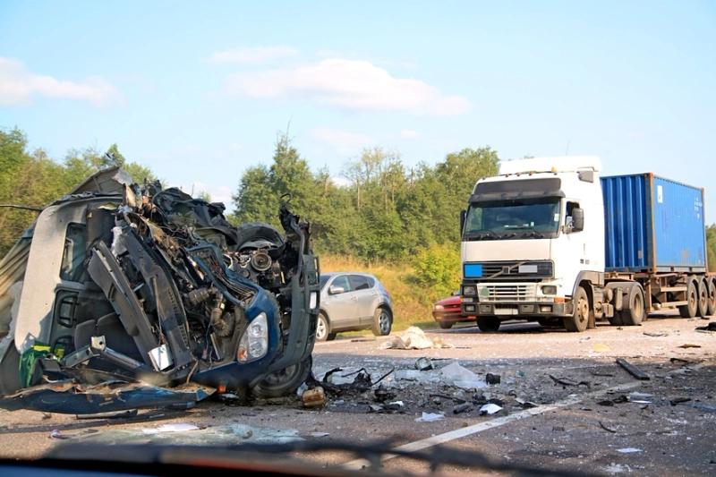 Documents You Need in the First 24 Hours After An 18-Wheeler Accident