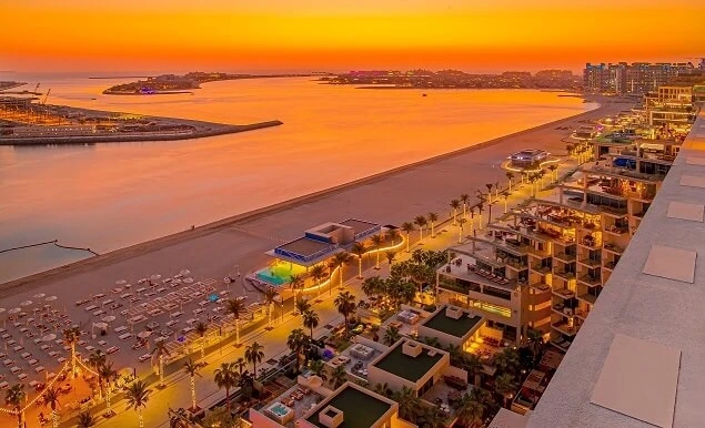 Palm Jumeirah Beach: Experience a Luxurious Day in the Arabian Gulf