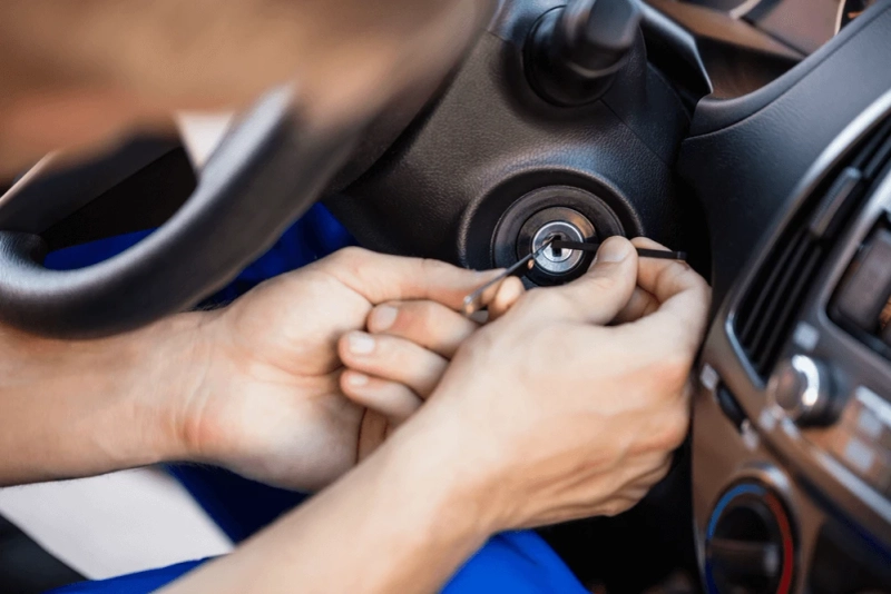 Emergency Car Locksmith Services in Dubai: What to Expect