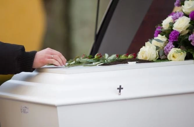 Choosing Elegance: Premium Singapore Casket Package For Your Loved Ones