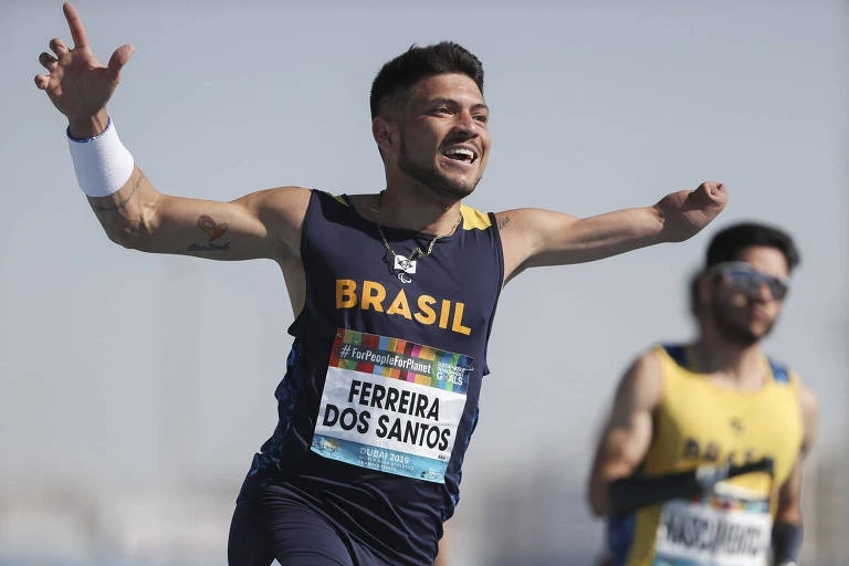 Atleta paraolímpico mais rápido do mundo doma buracos para treinar