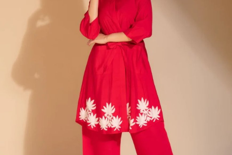 Elevating Style with Embroidered Silk Suits: A Fashion Statement
