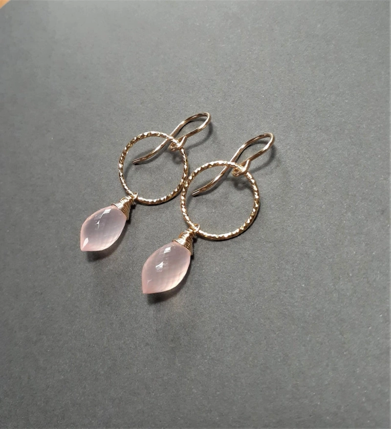 Chalcedony Jewelry: Embrace Sophisticated Simplicity