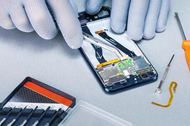 iPad repair services near me, phone screen replacement near me in Abu Dhabi.