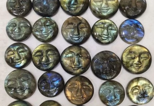 Make Your Aura Positive with Labradorite Stone