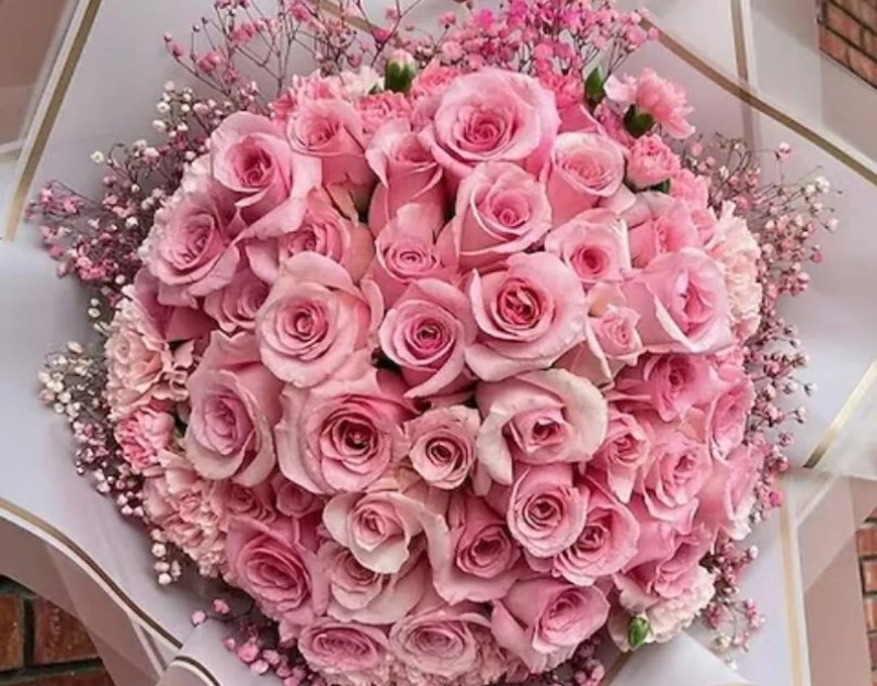 How to Choose the Perfect Romantic Flower Bouquet for Every Stage of Your Relationship