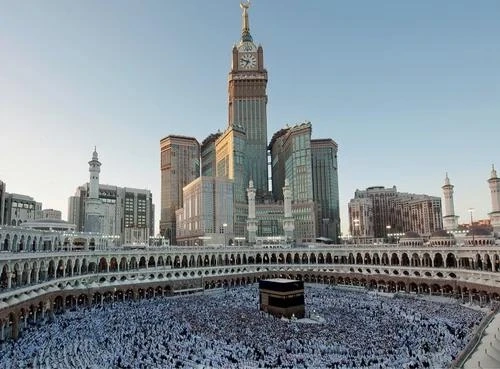 How to Experience Umrah with Minimal Expense: A Local's Guide to Affordable Travel