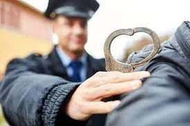 Can a police officer put another police officer in handcuffs?