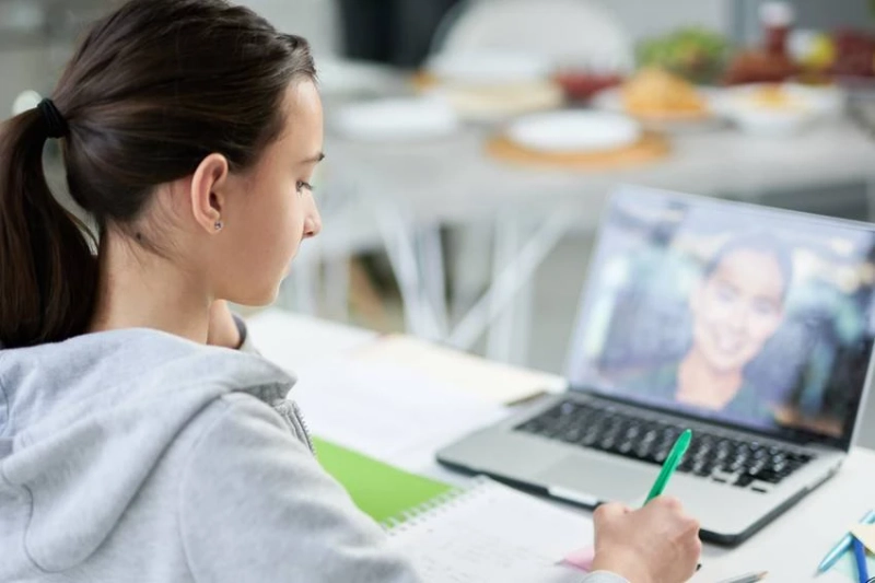 Learning Phonics Online vs Offline? - Comment We Need To Show That Both Have Their Pros and Cons.