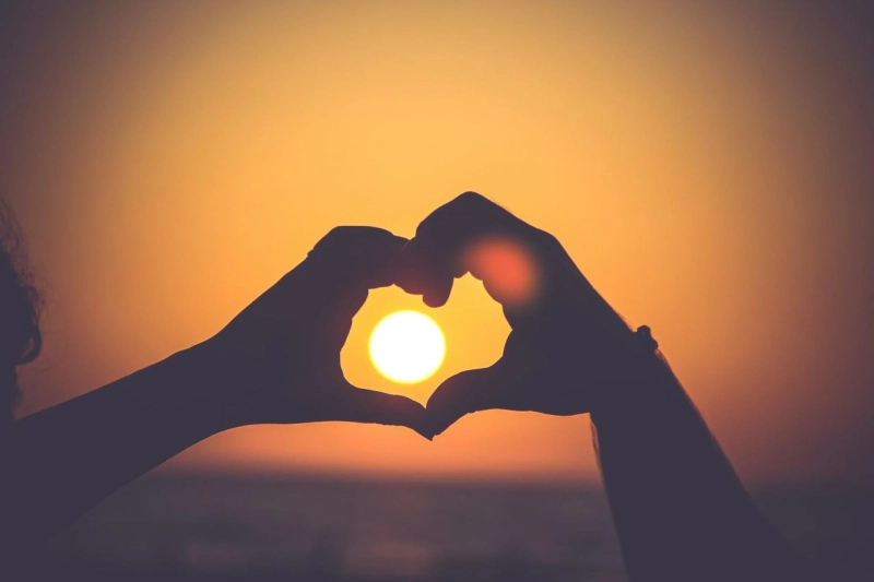 5 Natural Ways Seniors Can Fight Nighttime Heartburn