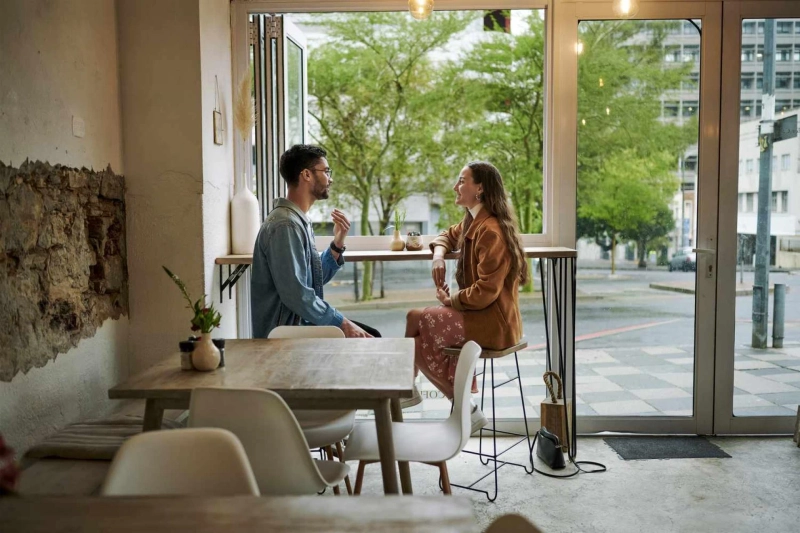 Creating Lasting Impressions: First Date Conversation Tips That Stand Out