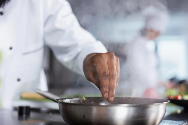 How to Choose Between Electric and Fuel Chafing Dishes