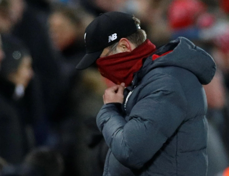 Técnico do momento, Klopp lida com ovos e gravata na crise do coronavírus