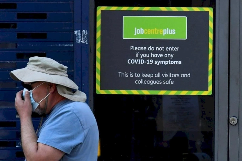 Britons worry increasingly about job security, survey shows