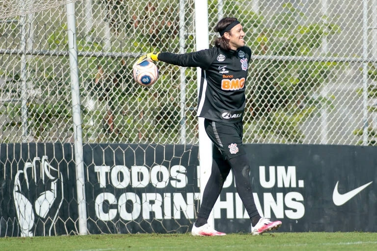 Corinthians e Palmeiras fazem dérbi atípico e decisivo na pandemia