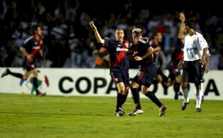 Corinthians cai em Itaquera pela 4ª vez e é eliminado da Libertadores