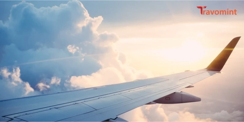 How much is the ticket from Mumbai to Lucknow?