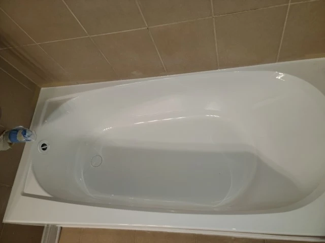 Can Bathtub Refinishing Fix Cracks, Chips, and Stains?