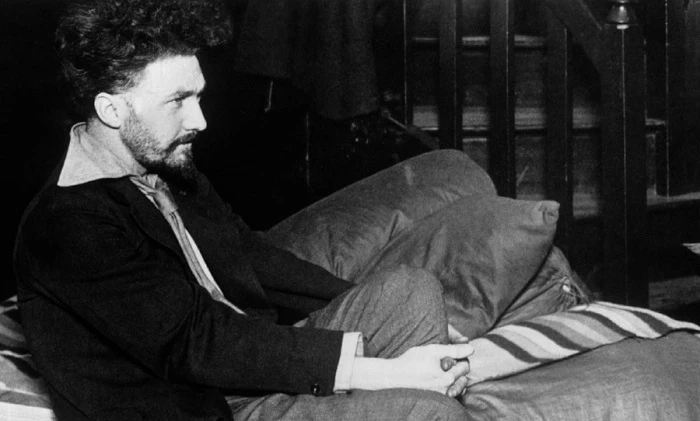 How Does Ezra Pound Engage with Classical Themes in His Poetry?