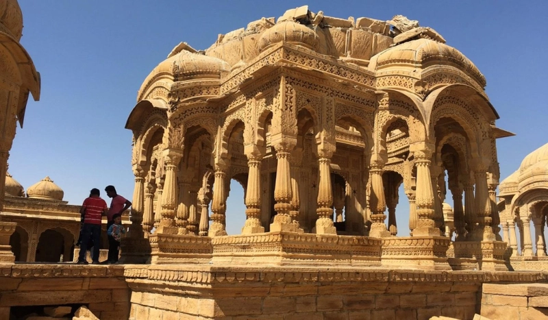 Jaisalmer’s Winter Charm: Festivals, Forts, and Desert Nights